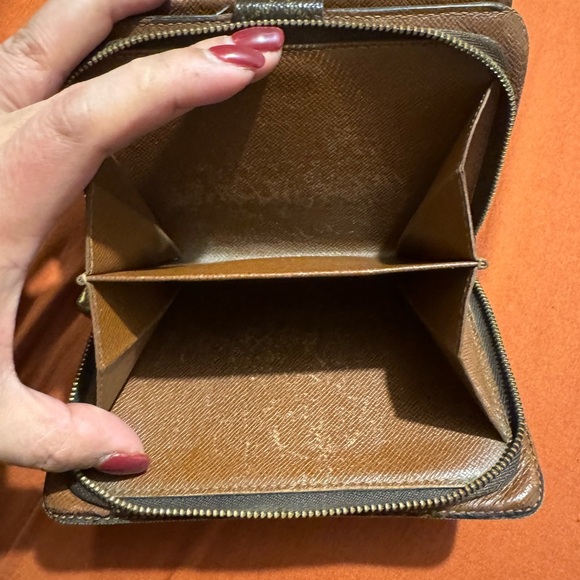 LV monogram medium sized wallet - Picture 7 of 11